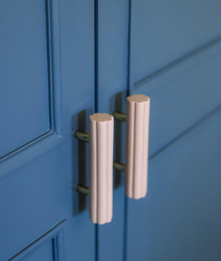 Fluted Pull Handle, Pale Pink