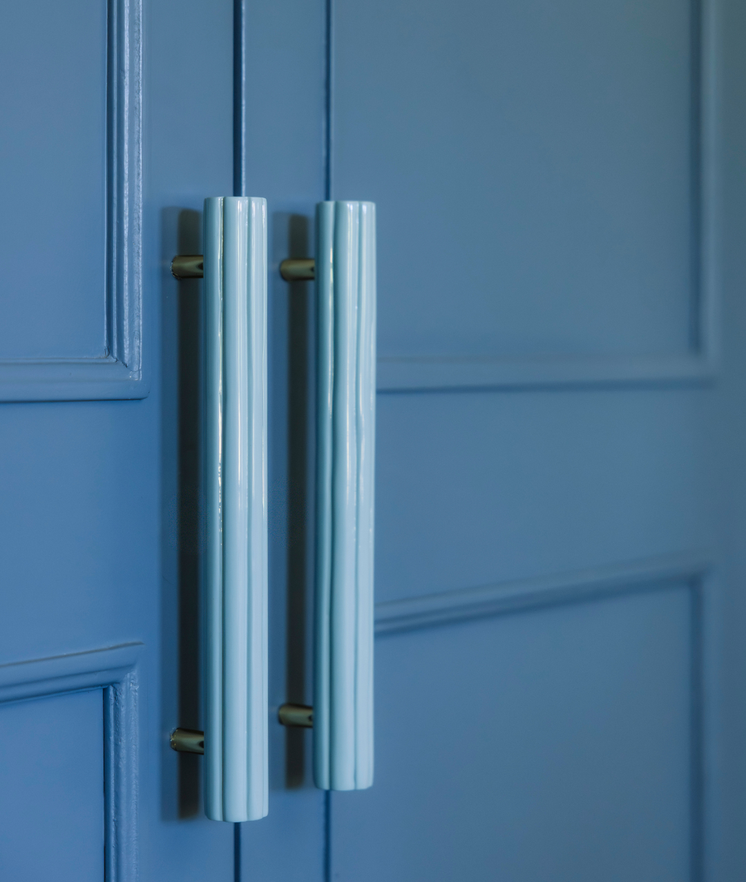 Fluted Pull Handle, Pale Blue