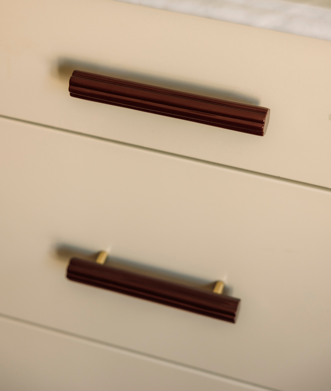 Fluted Pull Handle, Burgundy