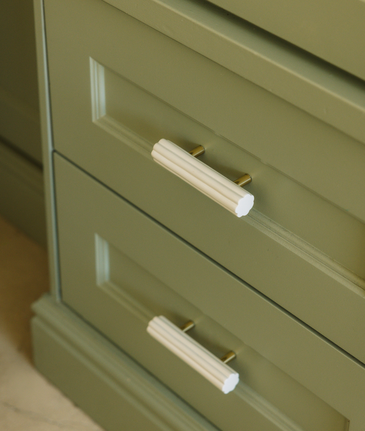 Fluted Pull Handle, Milky White