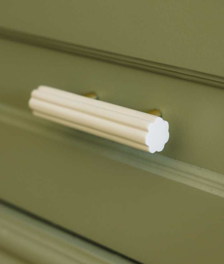 Fluted Pull Handle, Milky White