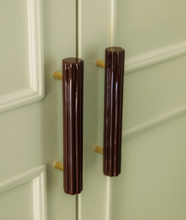 Fluted Pull Handle, Burgundy