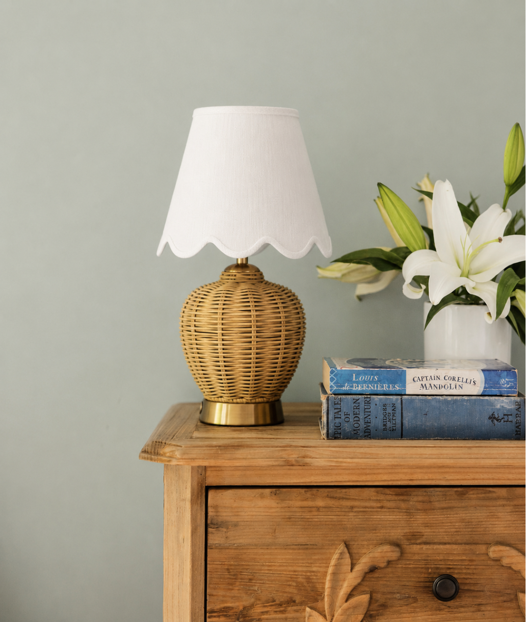 Wall Light Scalloped White Linen Shade