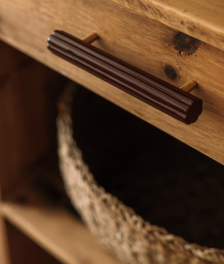 Fluted Pull Handle, Burgundy