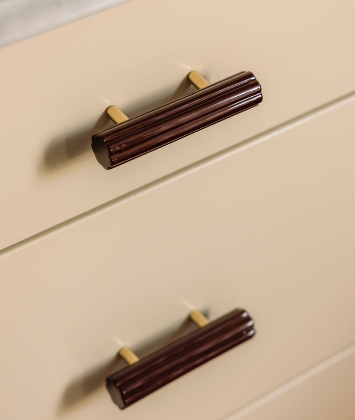 Fluted Pull Handle, Burgundy