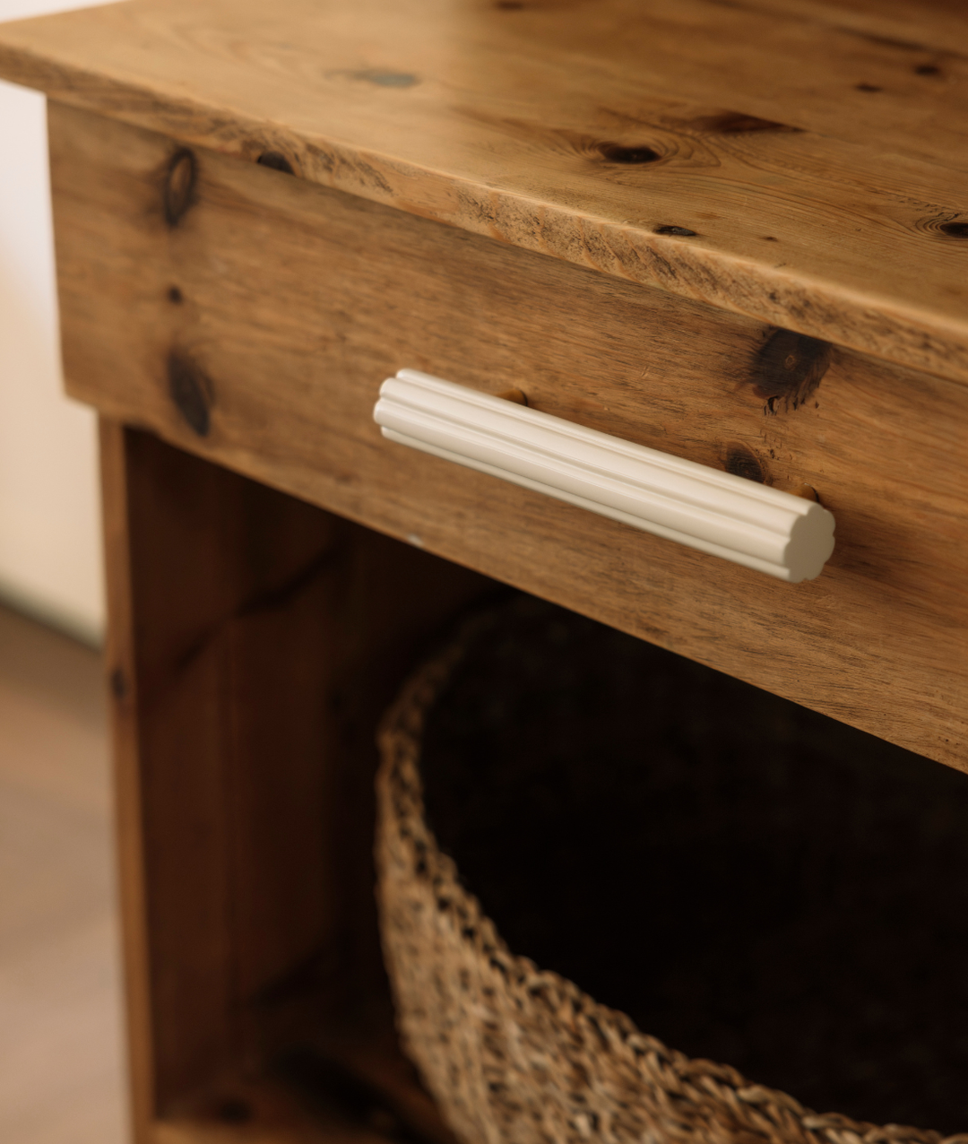 Fluted Pull Handle, Milky White